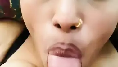 Hot model gives an Indian blowjob to her lover