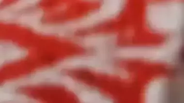 Satisfying desi MILF by Rubbing pussy with honey porn