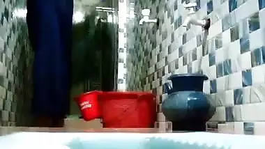 Bangladeshi Bhabi Peeing & Washing Sweet Pussy