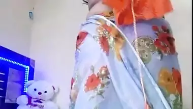 Sexy Bhabhi latest boobs show video