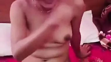 Guy bangs his 19-year-old dehati GF in a hotel room