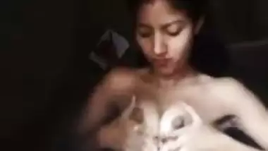 18-year-old unsatisfied wife strips and shoots her desi MMS