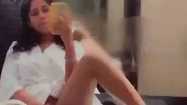 Instagram hot Mumbai girl nude bath viral clip