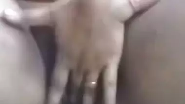 Curvy Desi village girl shows perky XXX tits and pussy in MMS clip