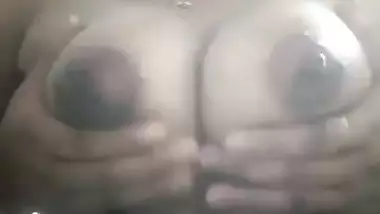 Desi sexy bhabi bathroom show