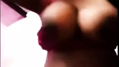 Indian XXX girl MMS striptease show where every Desi man can see boobs