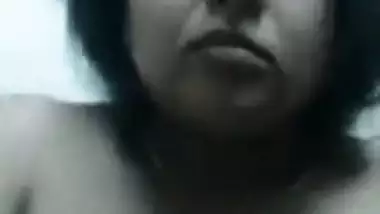 Tamil Slut Bhabhi Masturebating in Bathroom